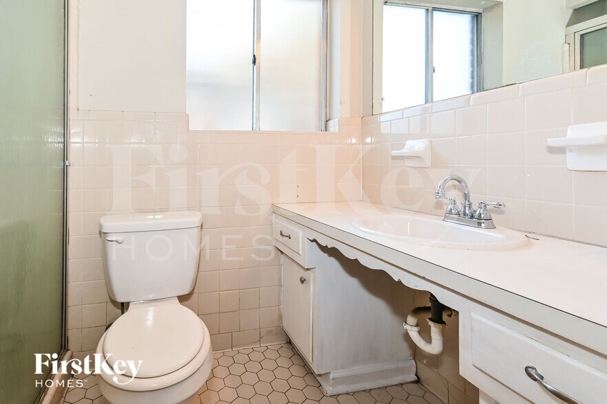 Building Photo - 5840 Knight Arnold Rd