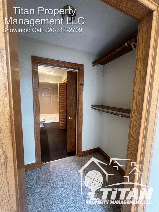 Building Photo - 207 E Irving Ave