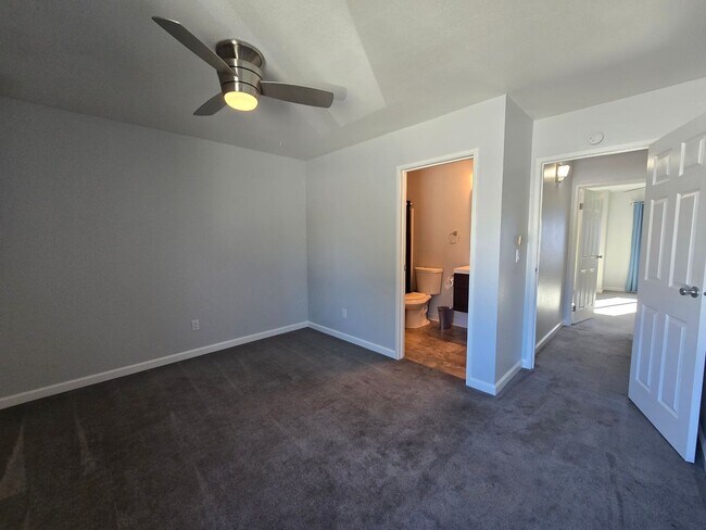 Building Photo - Wonderful Mountain Meadows "end unit"