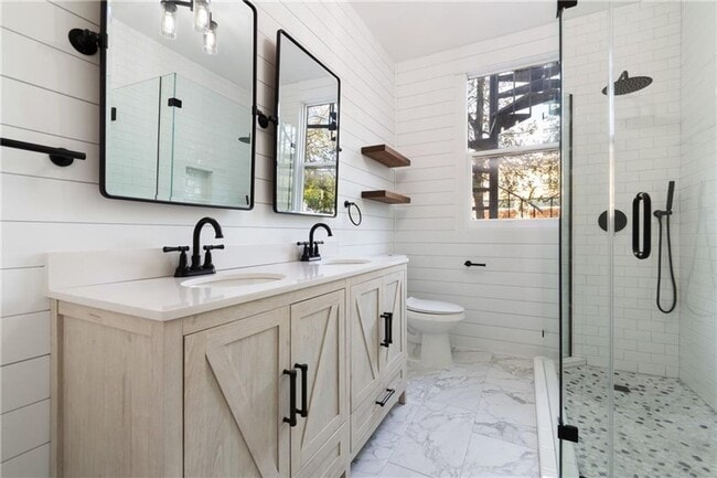 Building Photo - 14 BEDROOM 7 BATH HOUSE