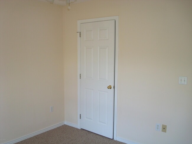 Building Photo - 7501 Cliff Cottage Dr