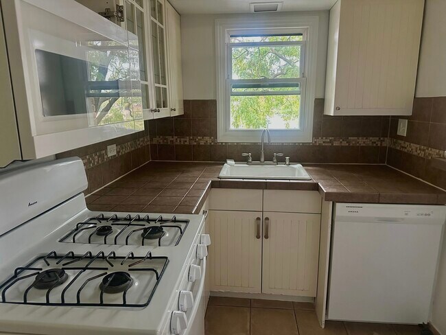 Building Photo - 1555 Monroe Ave