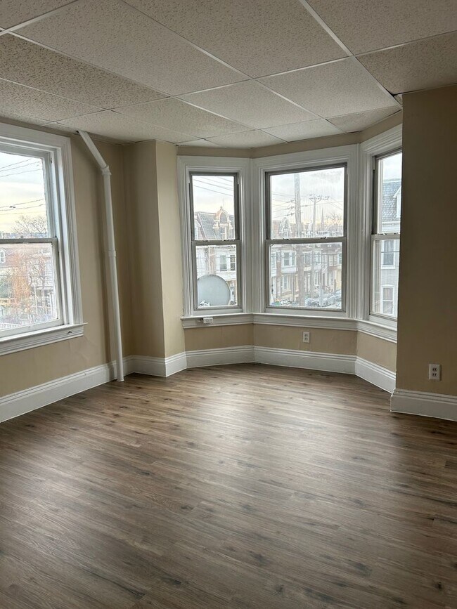 Building Photo - 121 N State St