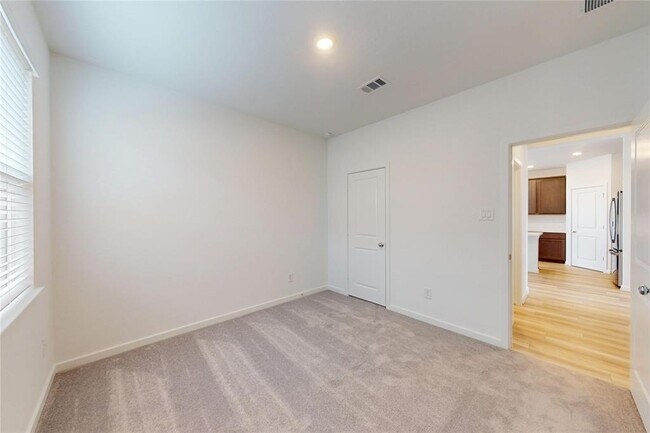 Building Photo - 1203 Sugar Dr