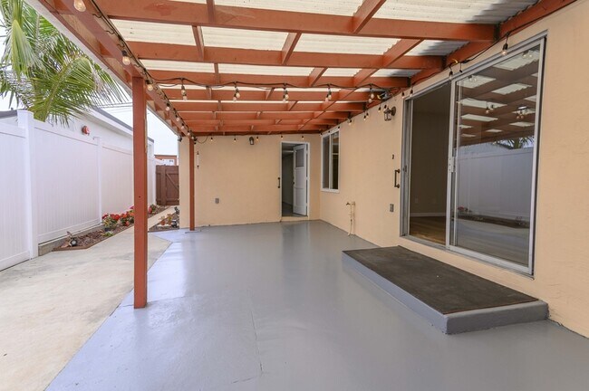 Building Photo - 358 I Ave