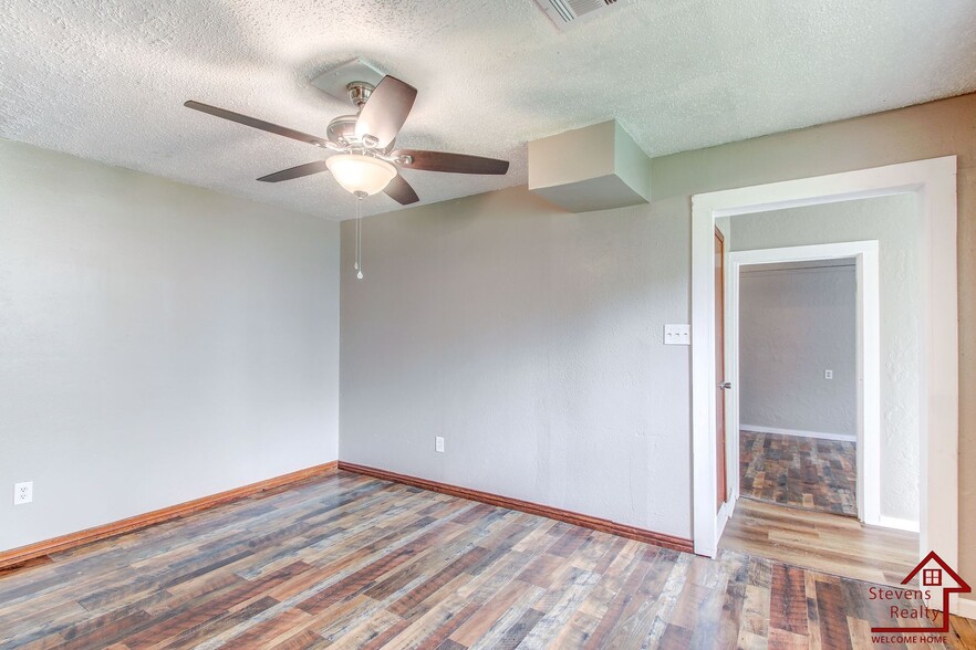 Building Photo - 1436 NW Ozmun Ave