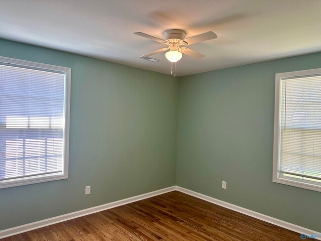 Building Photo - 3111 Hale Dr SW