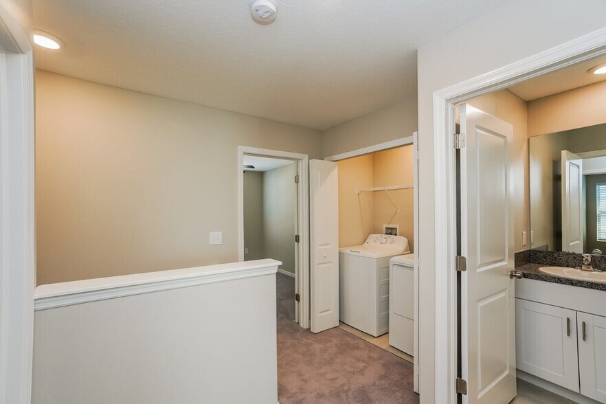 Building Photo - 7219 Spring Snowflake Ave