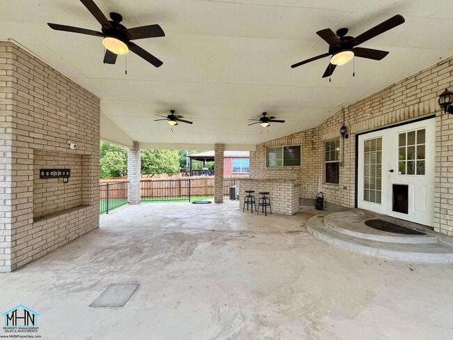Building Photo - 4 - Bedroom 2.5 - Bath 2 Storey Home, The Epitome of Modern Living Combined with Timeless Charm!