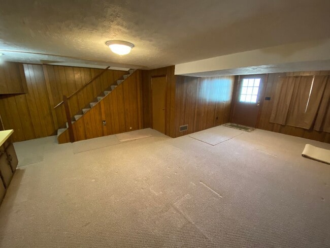 Building Photo - 135 Oak Manor Dr