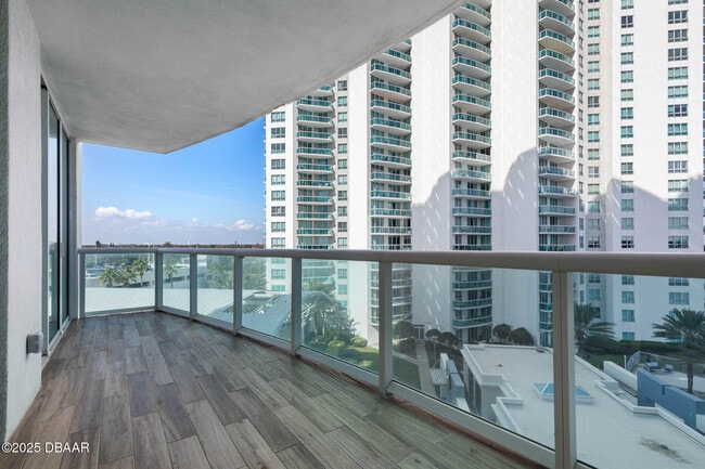 Building Photo - 231 Riverside Dr