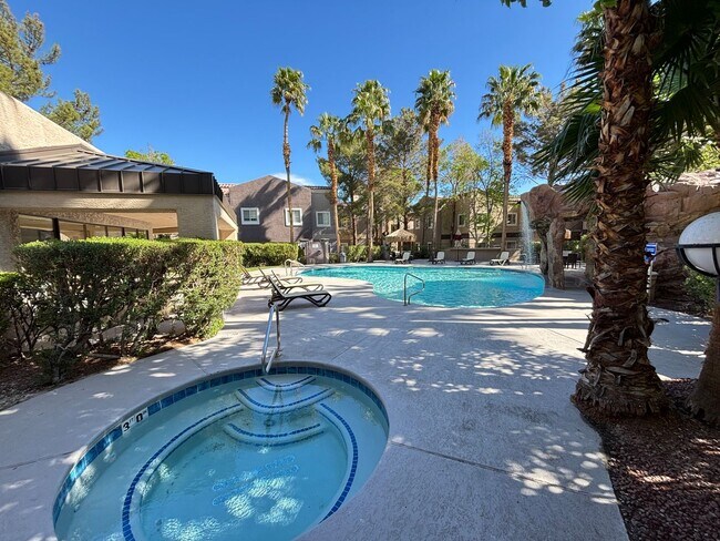 Building Photo - Gorgeous 2Bed/2Bath/2Car Garage, 2nd-Story Condo located in the West part of the valley— Enjoy Re...