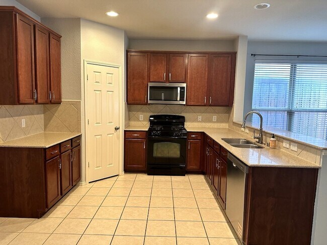Building Photo - 5733 Pebble Ridge Dr
