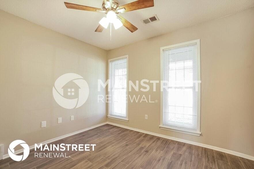 Building Photo - 3555 Dorchester Dr