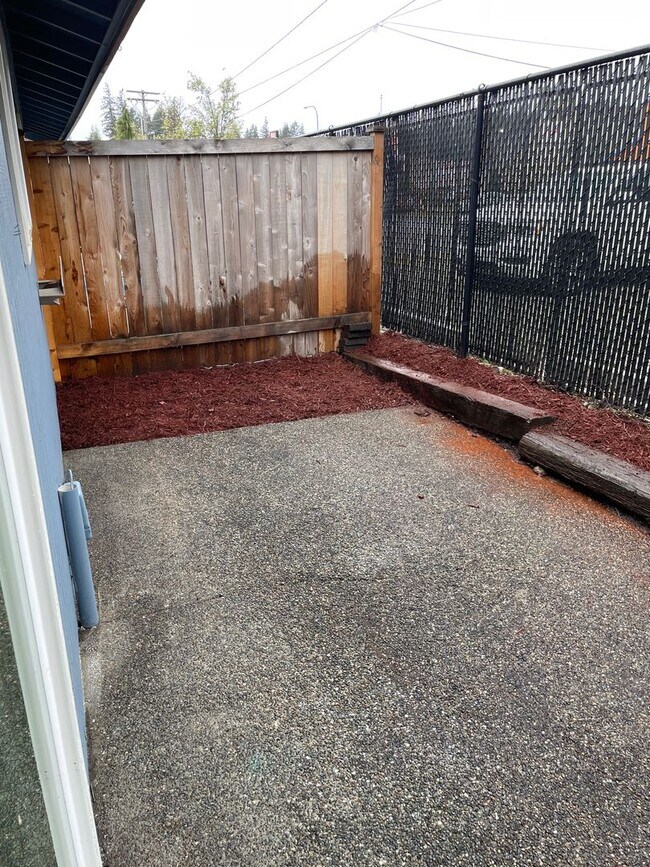 Building Photo - Puyallup Southhill Apartment Complex