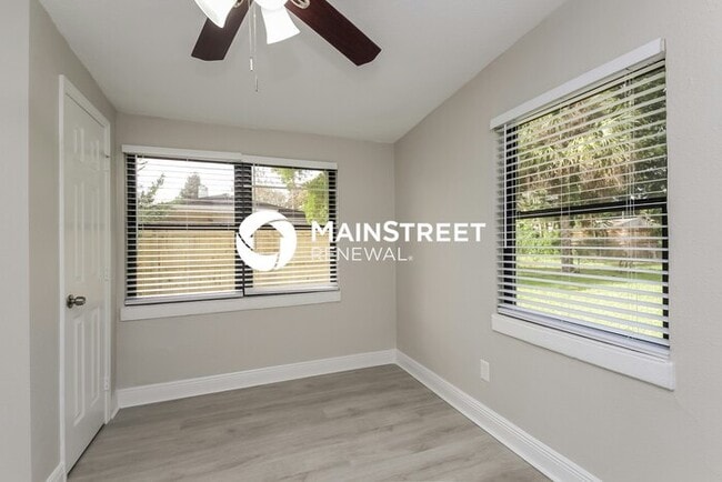 Building Photo - 4 Bedroom Pet-Friendly Home in ORLANDO, FL with Main Street Renewal