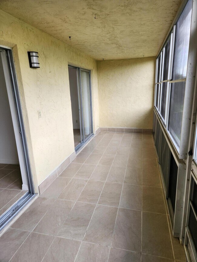 Building Photo - 600 Village Green Ct