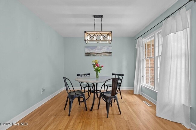 Building Photo - 185 Pine Ridge Dr