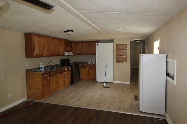 Building Photo - Newly Renovated 3-Bedroom Mobile Home in Tallahassee Available Now