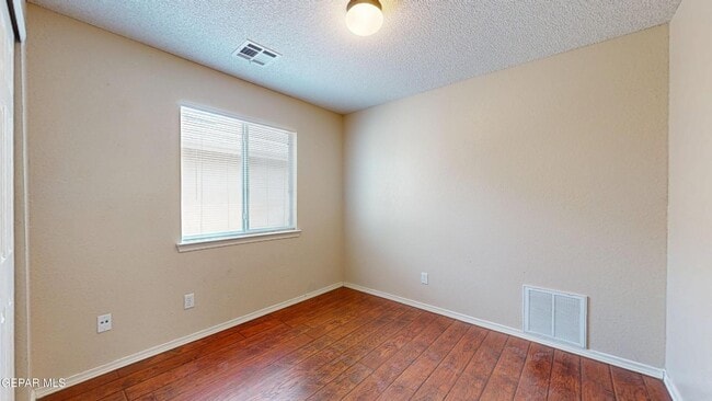 Building Photo - 1819 Shreya St