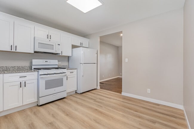 Building Photo - 15824 S Collins Dr