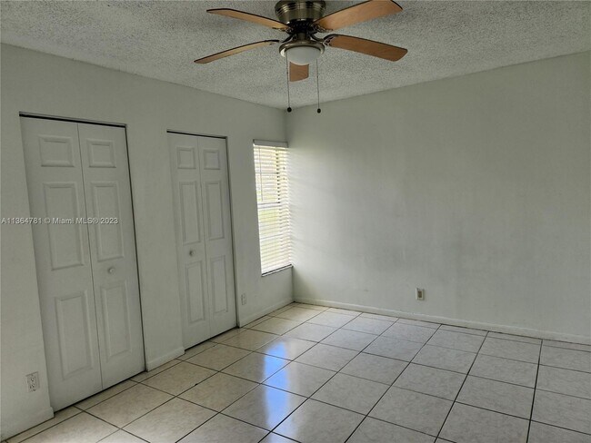 Building Photo - 10149 Twin Lakes Dr