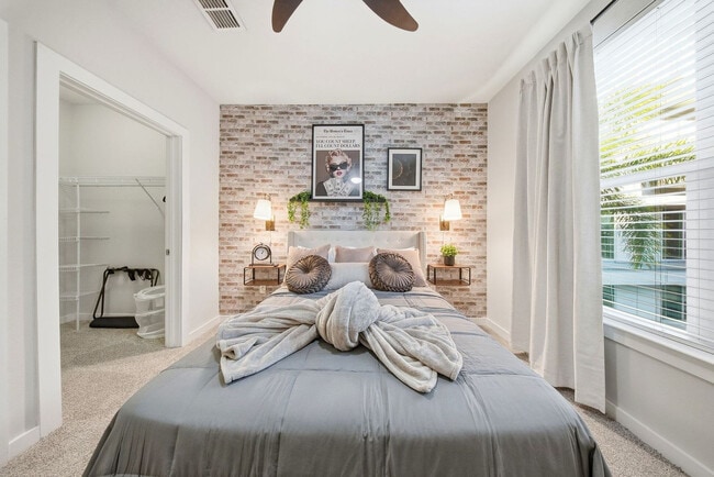 Building Photo - 1700 W Cleveland St