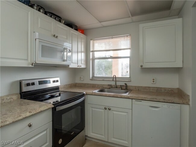 Building Photo - 180 Turtle Lake Ct