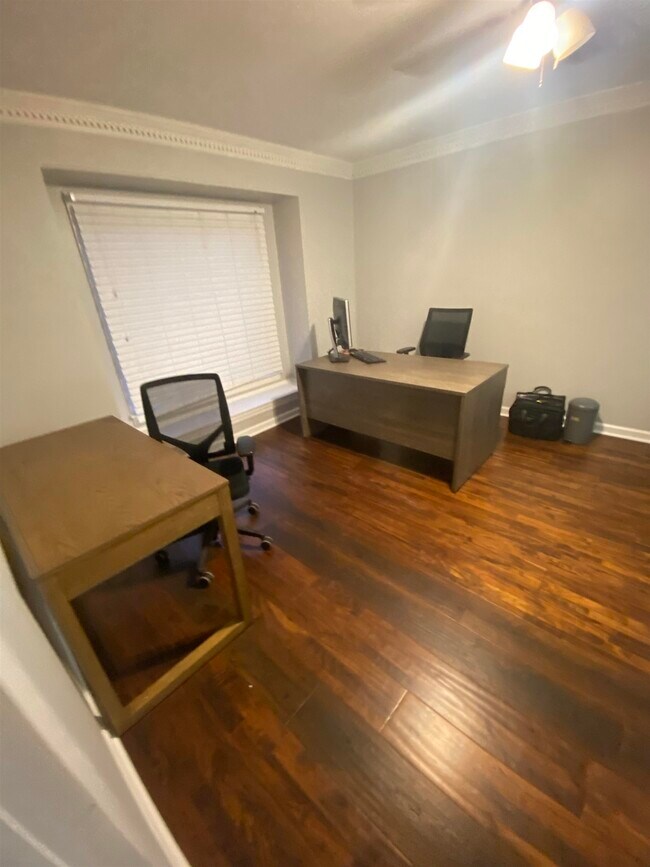 Building Photo - 8570 Sycamore Trail Dr