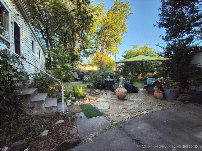 Building Photo - 3530 E 23rd St