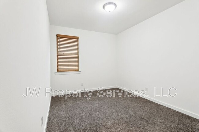 Building Photo - 40341 Cara Mae St