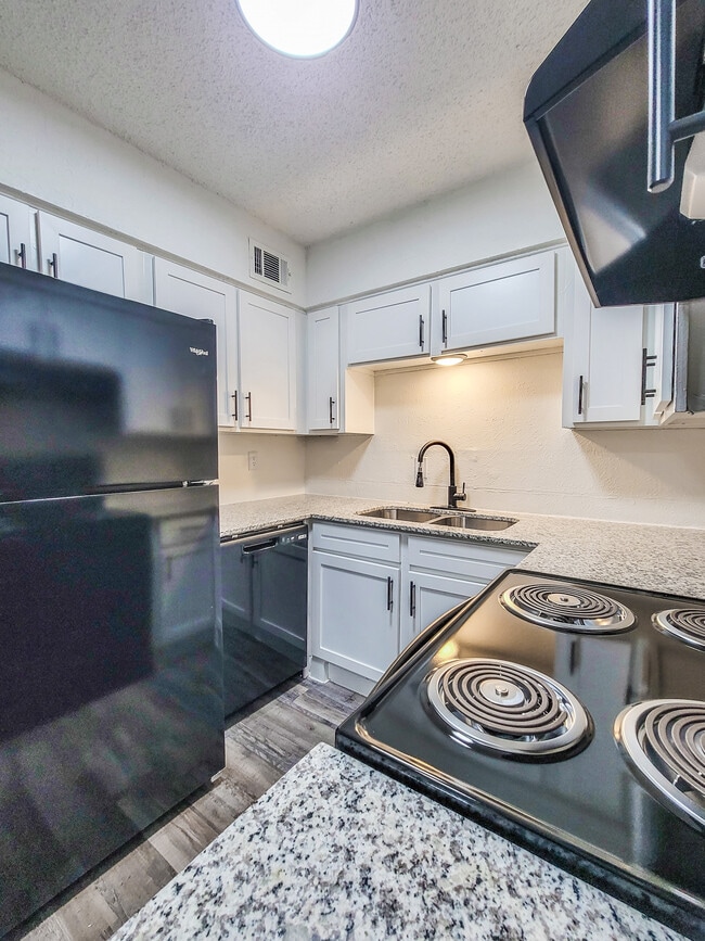 Building Photo - Avalon