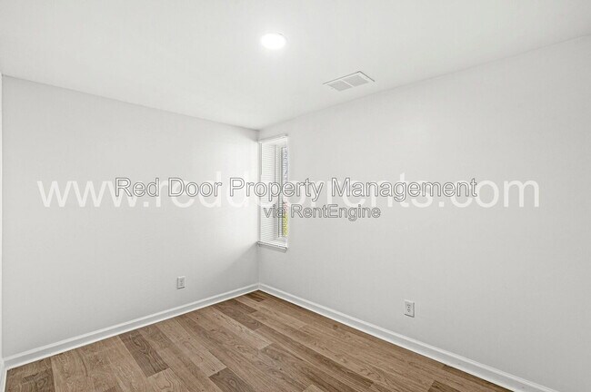 Building Photo - 1037 W 30th St