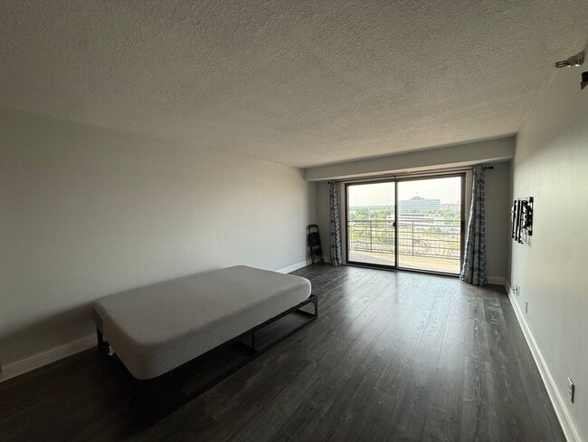 Building Photo - Modern 1 Bedroom Apartment With Stunning C...
