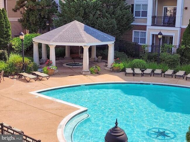 Building Photo - 12956 Centre Park Cir