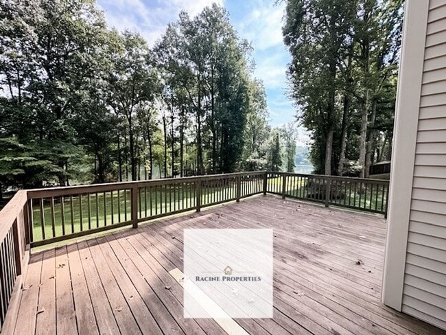 Building Photo - Stunning Lakefront Retreat in Inman, SC