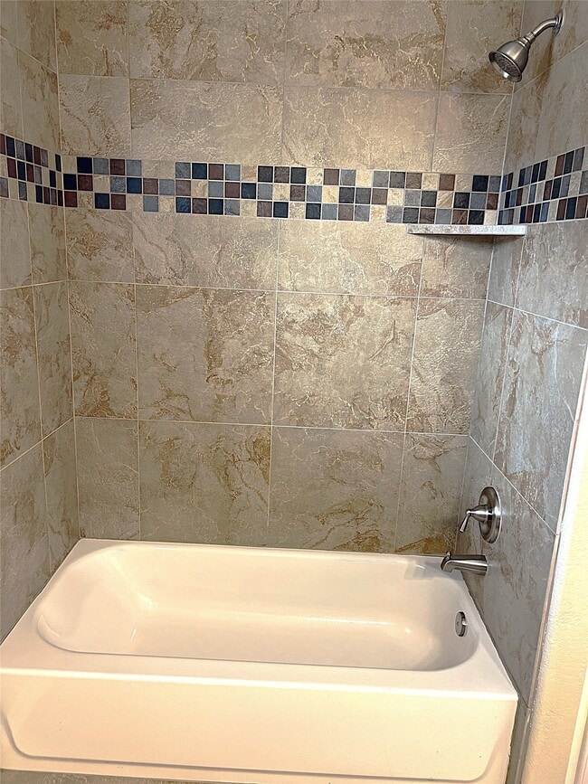 Building Photo - 9723 Highland Pointe Dr