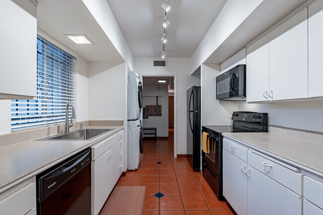 Sleek kitchen - 3940 E. Timrod St. #226