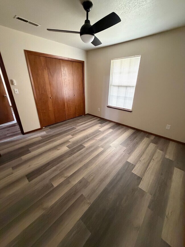 Building Photo - 3 bedroom 2 bath home for rent