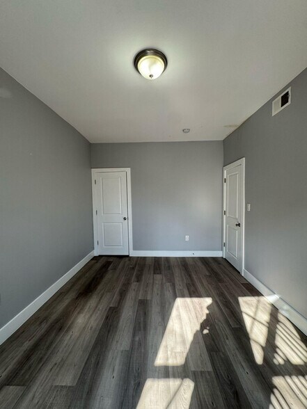 Building Photo - 618 S Orange Ave