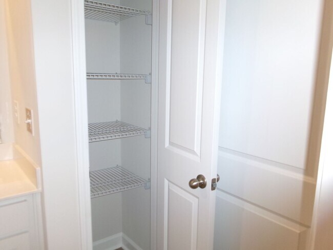 Building Photo - 3 bedroom, 3 bath townhome in Blue Heron Retreat
