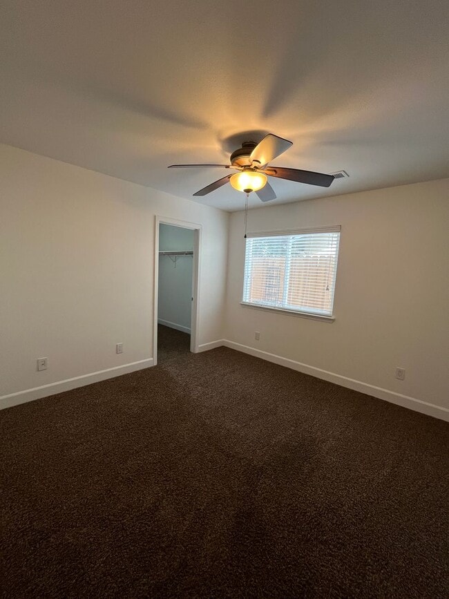 Building Photo - Beautiful Southside Visalia Home! Coming Soon!