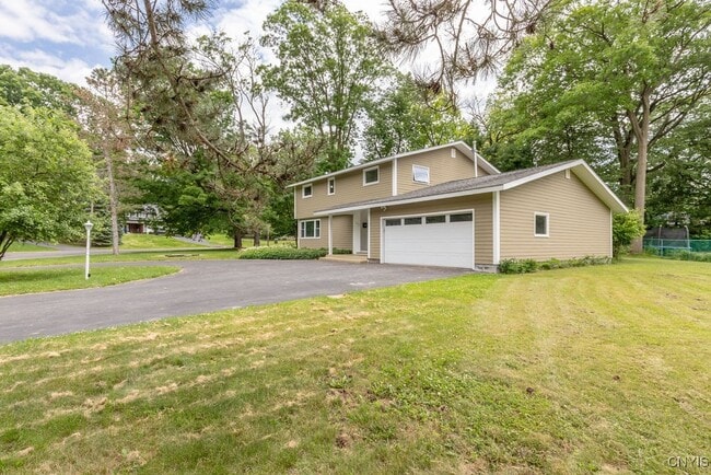 Building Photo - 117 Treeland Cir
