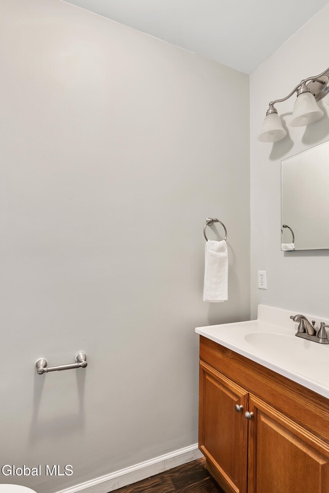 Building Photo - 15 Brookwood Dr