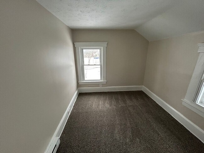 Building Photo - 518 Lake Ave