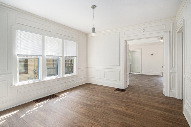 Dining Room - 620 McCourtie St