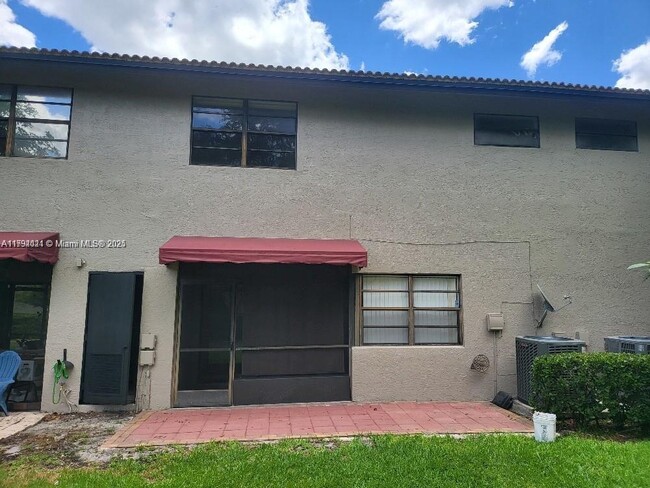 Building Photo - 9073 Vineyard Lake Dr