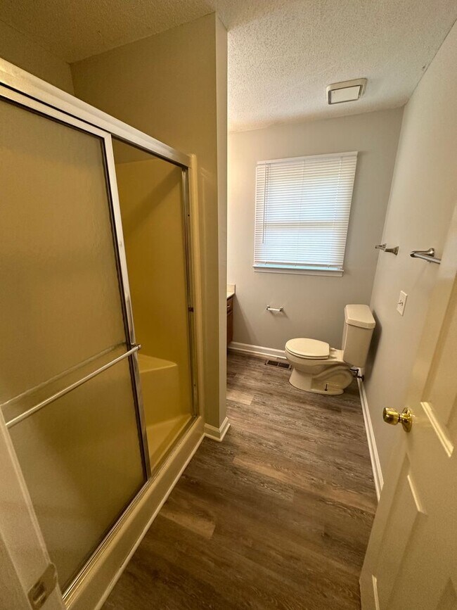 Building Photo - Cute 2 Bed 2.5 Bath House Near MTSU!