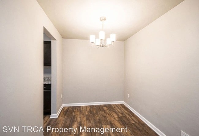 Building Photo - 604 Carriage Hill