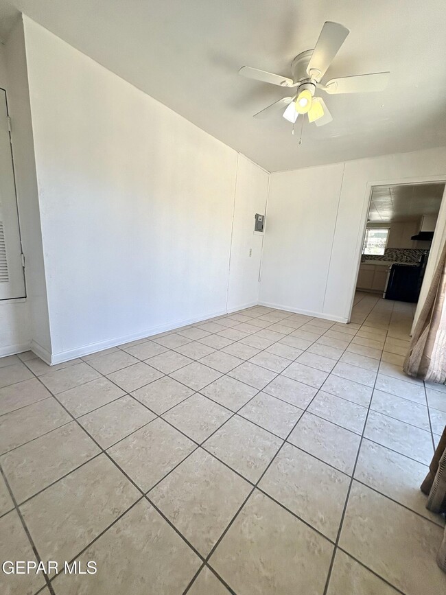 Building Photo - 517 Bataan Cir